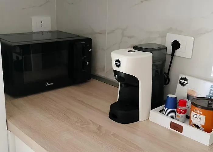 Cthomerimini, Miramare