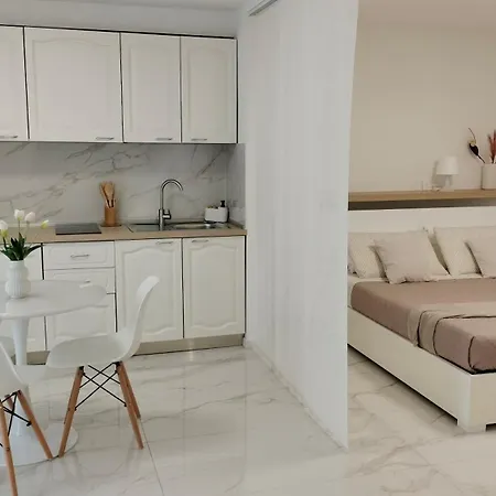 Cthomerimini, Miramare Apartament *