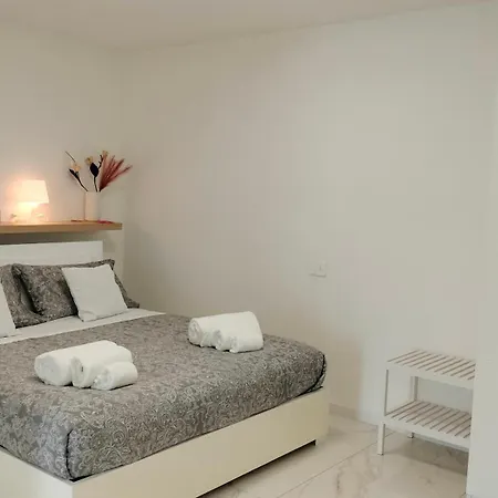 Cthomerimini, Miramare